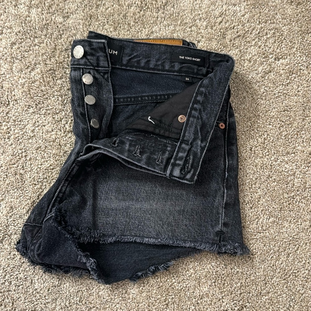 Denim Forum Mid Rise Shorts - 26